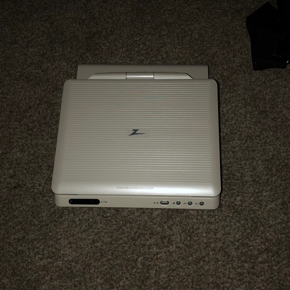 Portable DVD Player - Picture 2 of 4